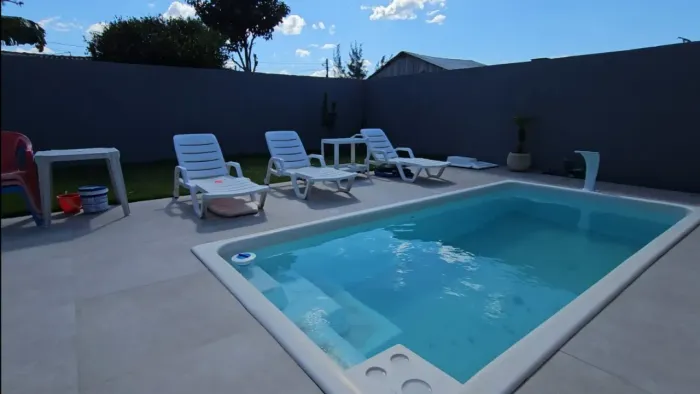 Casa a venda em Capão da canoa, com piscina, mobiliada e perto da praia.
