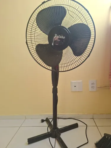 Ventilador de pé funcionando só 50 reais