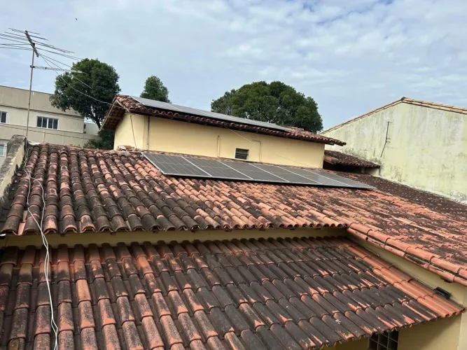Vendo 360 metros de madeira Paraju com telhas