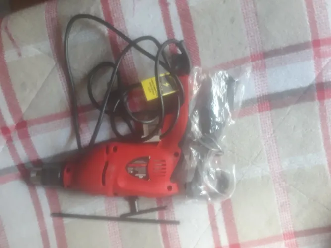 FURADEIRA E PARAFUSADEIRA COM IMPACTO