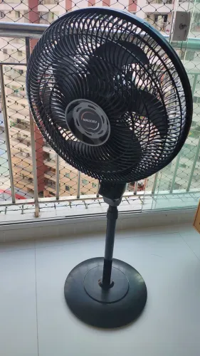 Ventilador de coluna Mallory Chronos 140W com controle remoto