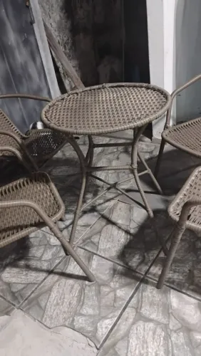 Conjunto de área com mesa