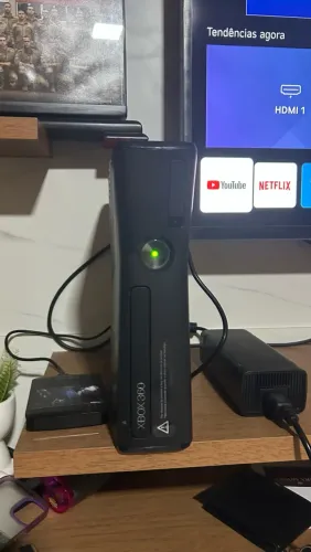 XBOX 360 COMPLETO, DESBLOQUEADO 2 CONTROLES, 147 JOGOS.