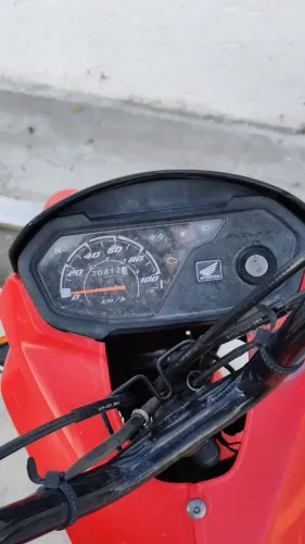 Vende-se moto semi nova 