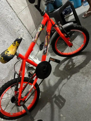 Vende-se bicicleta semi nova paguei 800 quero 400