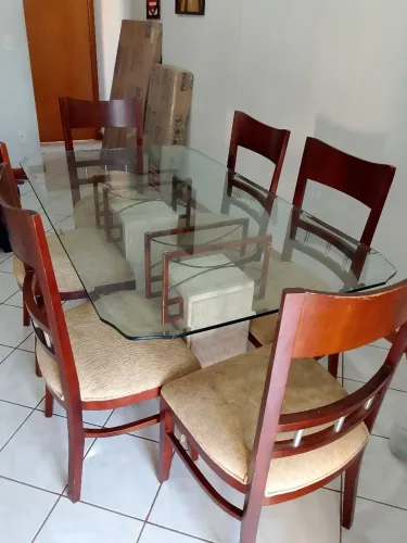 Vendo mesa de vidro 6 cadeiras