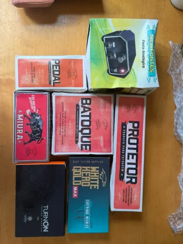 Kit tatuagem - fonte, pedal e cabo RCA com protetor