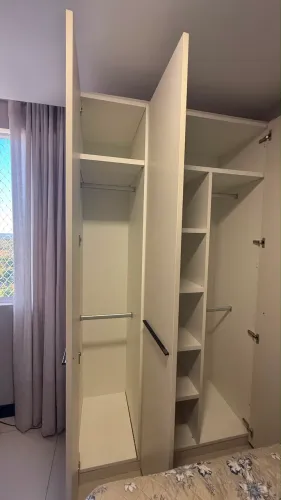 Guarda-roupa 3 portas - Marca FLORENSE