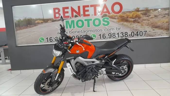 YAMAHA MT-09 LARANJA 2016
