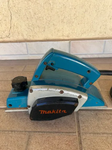 Plaina elétrica da marca Makita