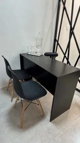 Mesa e 2 cadeira e mocho