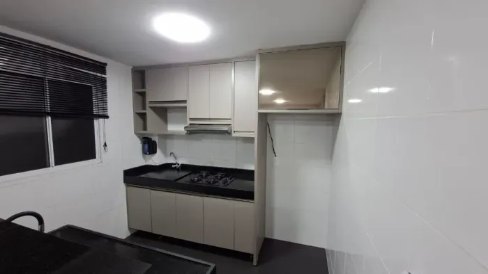 Apartamento com 2 dormitórios para alugar, 44 m² por R$ 1.400/mês - Colinas - Londrina/PR