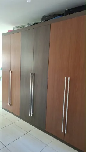 Guarda roupa 6 portas