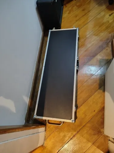 Hard case para guitarra.
