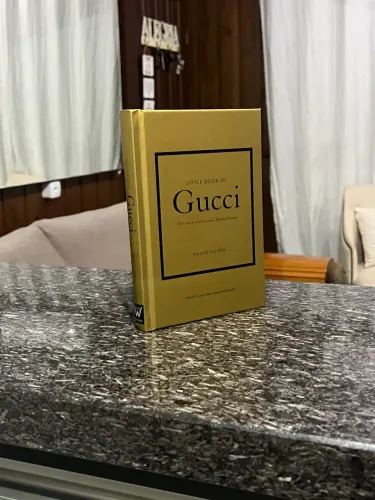 livro da gucci (leia a descrição)