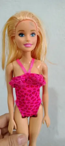 Boneca Barbie maiô rosa