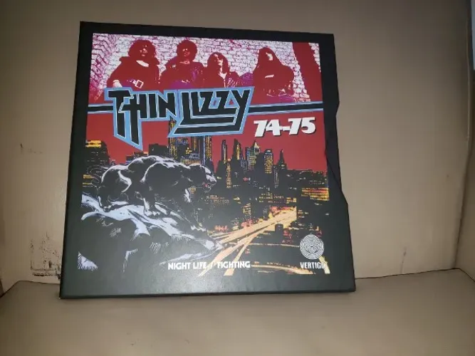 Box Set Cd Thin Lizzy 74-75 Night Life & Fighting (deluxe importado) 7 CDs