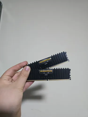 Memória ram 32GB DDR4 CORSAIR VENGEANCE 3200MHZ 2x16