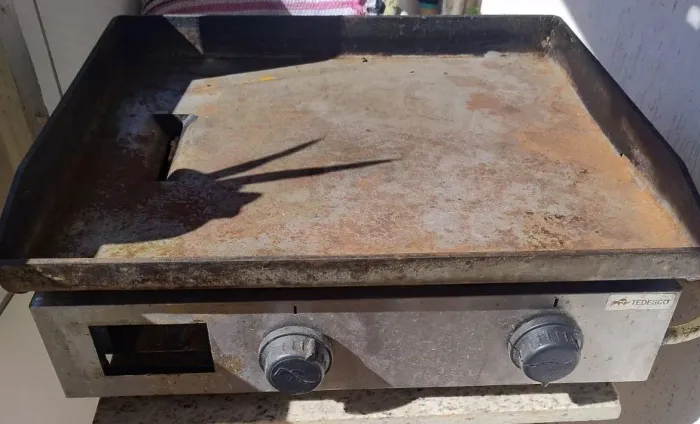 Chapa usada , em bom estado . enferrujada por que está muito tempo sem uso e guardada