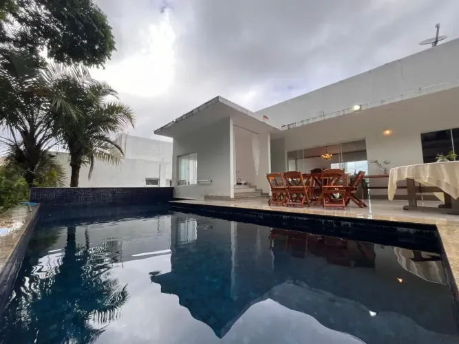 Casa estilo contemporâneo com 3 pavimentos, 6 quartos (sendo 4 suítes), 660m², cozinha gou