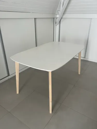 Mesa madeira branca e crua
