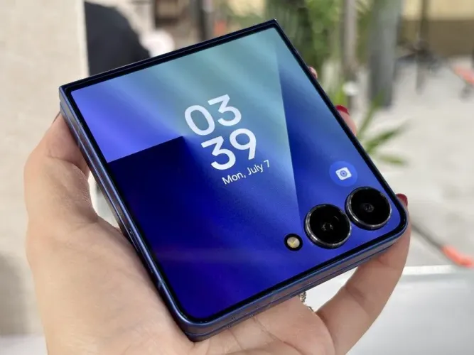 Z flip 7 Azul 256g