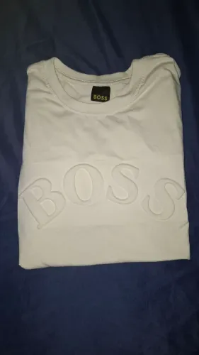 Camiseta Hugo Boss Masculina - Tamanho P - Branca com Logo em Relevo