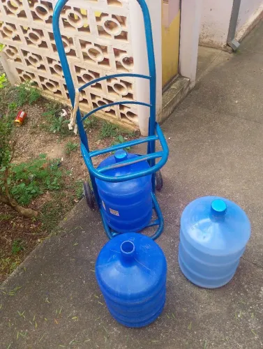 Carrinho pra 2 galões de água de 20 litros