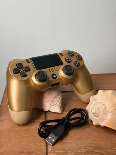 Controle dourado 