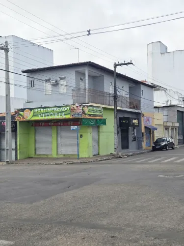 Vende um ponto comercial de esquina  