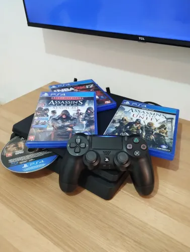 Playstation 4 slim 1TB com 3 jogos