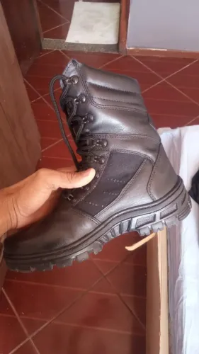 COTURNO MILITAR ACERO APENAS UMA ÚNICA VEZ USADO