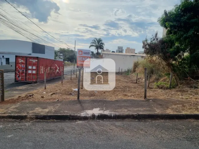 Terreno para venda no bairro Daniel Fonseca