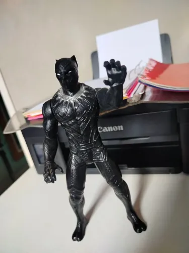 Boneco Pantera Negra da Marvel