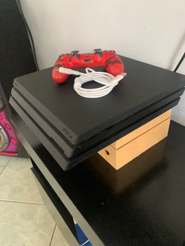 Vende ps4 pro com leitor estragado(leia a descrição)