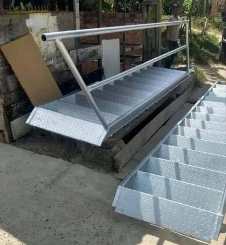 Escada de ferro pronta