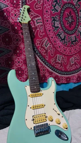 Guitarra azul Eagle stratocaster