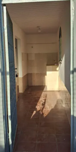 Aluga-se kitnet