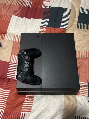 PS4 SLIM, SETE JOGOS MÍDIA FÍSICA E INCLUI OS CABOS.