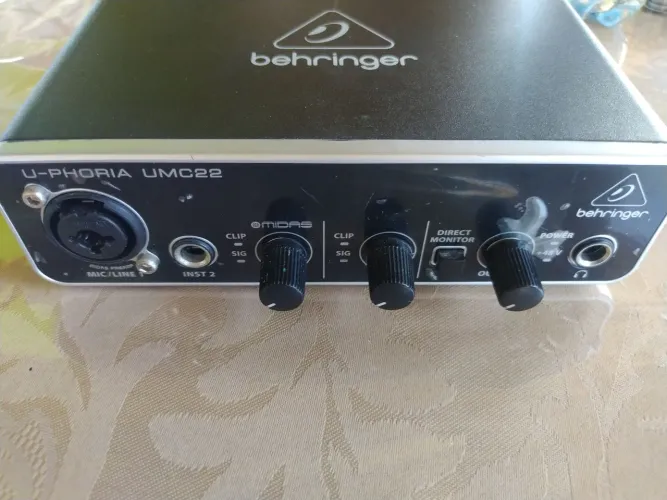 Interface de Áudio Behringer U-PHORIA UMC22 - Excelente Estado