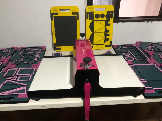 Máquina de Corte e Vinco Artmaq 40cm + 12 Facas | Semi Nova | Completa