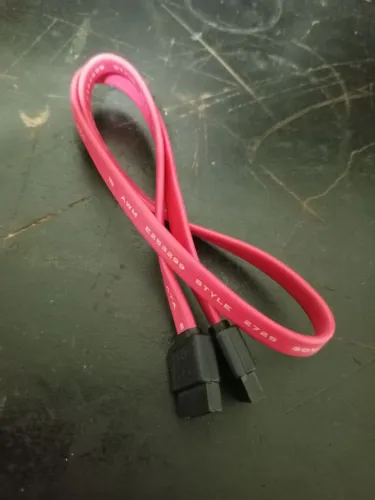 Cabo de Dados SATA para HD / SSD Desktop (Vermelho com Travas Metálicas)
