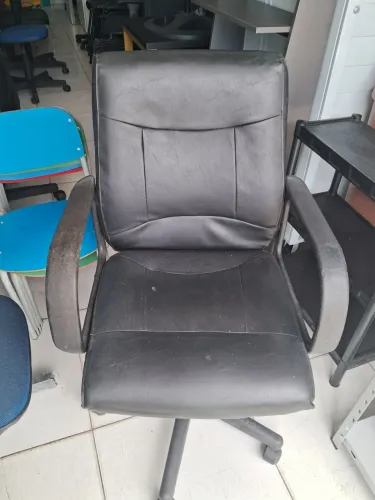 Cadrira para escritório diretor com braco