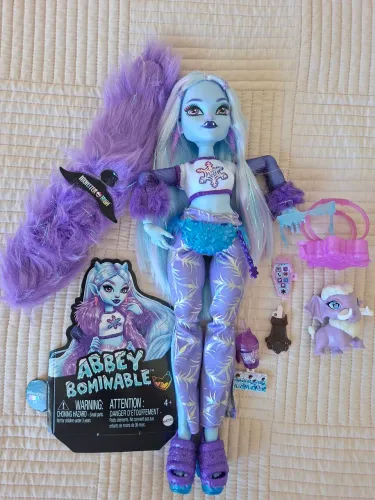 Boneca Monster High, Abbey Bominable Yeti Fashion Doll