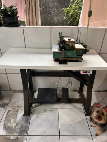 Máquina de costura profissional industrial