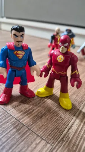 Bonecos articulados Imaginext DC super friends Superman e Flash