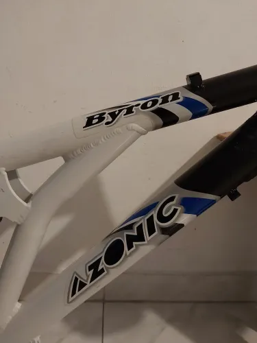 Quadro Azonic Byron aro 26 Full Suspension - Alumínio 