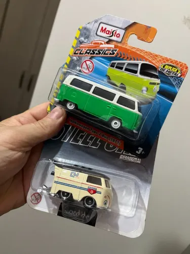 carros miniatura Kombi 1971 e tooned Komboza carrinho de metal