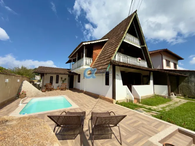 Linda Casa à venda -Condomínio fechado no Alto da Serra -Petrópolis-RJ