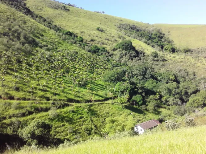 Sitio em  cachoeiras de macacu rj. 